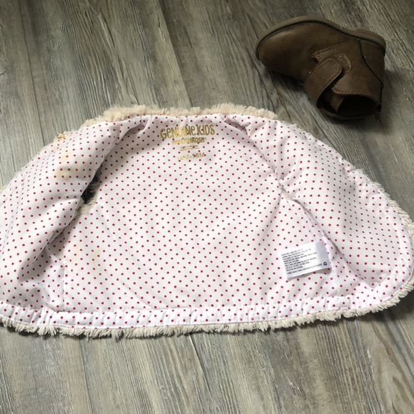 GENUINE KIDS  from OSHKOSH Fuzzy Vest size 12m-18m - Picture 4 of 9